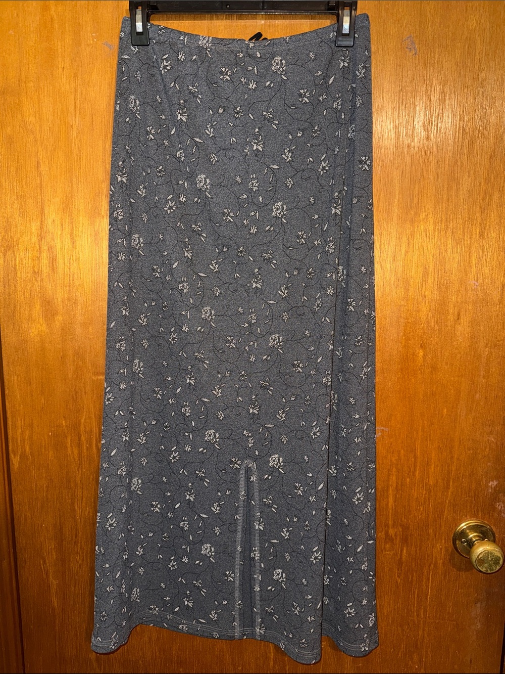 •JOHNPAULRICHARD•CHARCOAL GRAY DITSY FLORAL PATTERN MAXI SKIRT (PETITE MEDIUM) - Picture 5 of 10